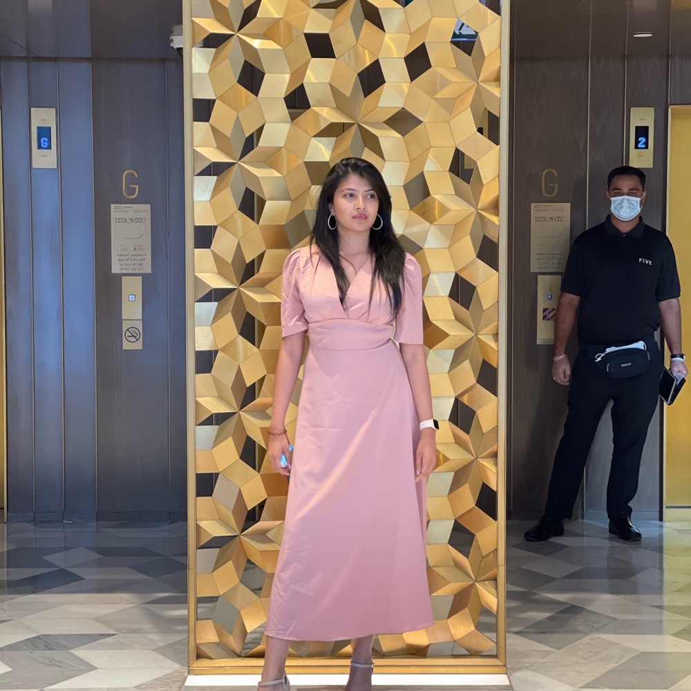 Elegant Pink Midi Sheath Dress with V-Neck Short Sleeves